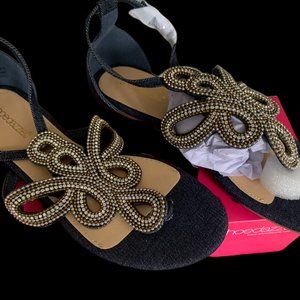 Adorable nw sandals: denim color w/metallic accent